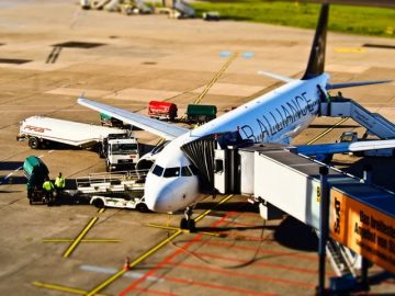 How Airlines Use SMS Notifications and Marketing in Their Business